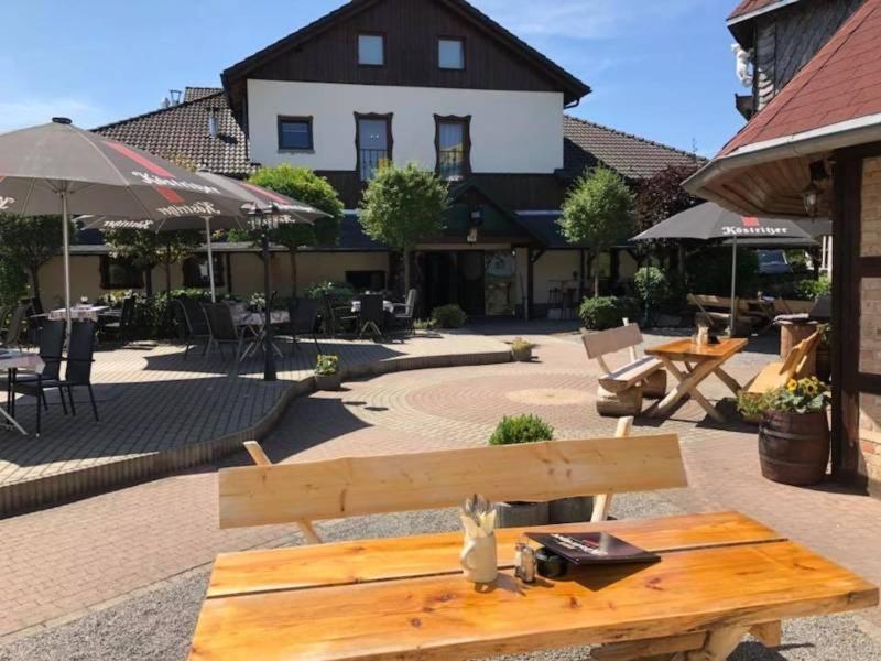 Toschis Station-Motel-Wirtshaus-An Der Autobahn-Bowling Zella-Mehlis Exteriér fotografie